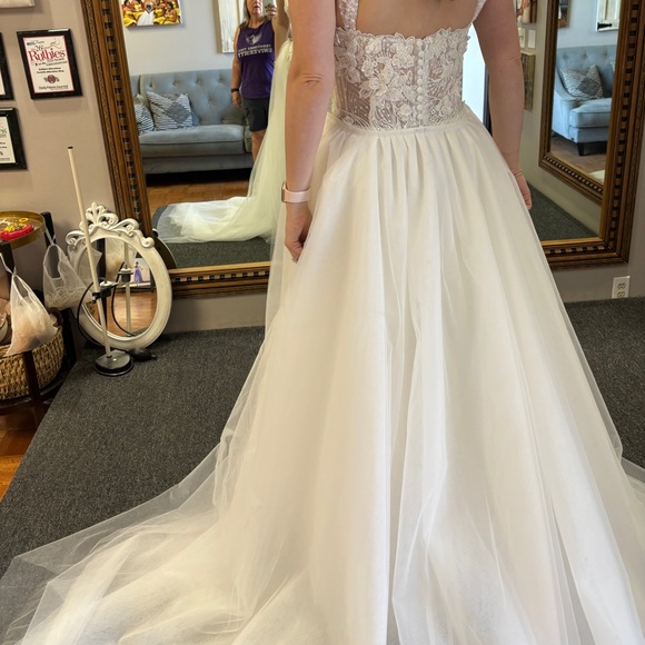 8 Layer Detachable Wedding Tulle Overskirt, Extra Long Bridal Overskirt - Picture 2 of 6